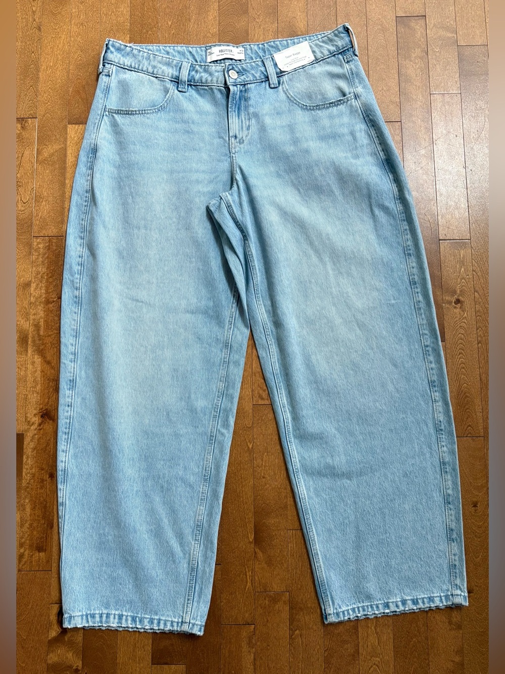 Hollister Low-Rise Taper Baggy Jeans Light Wash Size 14R W32 NWT